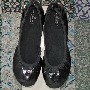 NWT Bandolino Metallic Black Closed Toe Flexible Flats